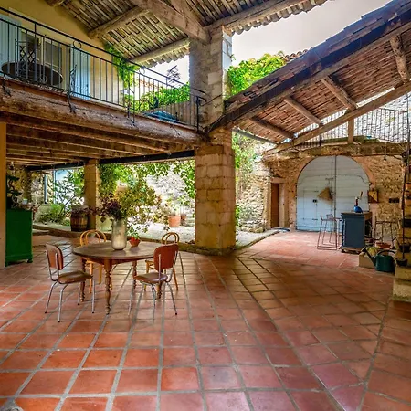 Le Grenier, Piscine, Animaux * Lussan (Gard)